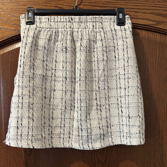 Princess Polly tweed skirt - Picture 2 of 4